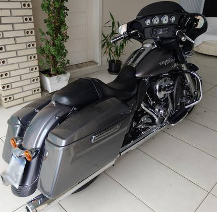 HARLEY-DAVIDSON STREET GLIDE 